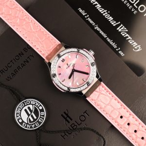 Đồng Hồ Hublot Nữ Đính Đá Mặt Xà Cừ Hồng Replica Cao Cấp 33mm (13)