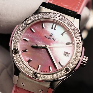 Đồng Hồ Hublot Nữ Đính Đá Mặt Xà Cừ Hồng Replica Cao Cấp 33mm (13)