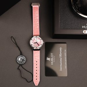 Đồng Hồ Hublot Nữ Đính Đá Mặt Xà Cừ Hồng Replica Cao Cấp 33mm (13)