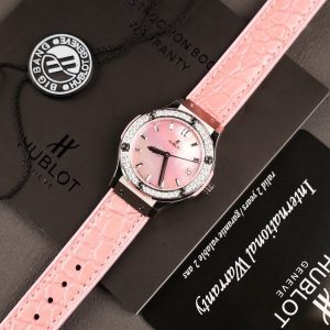 Đồng Hồ Hublot Nữ Đính Đá Mặt Xà Cừ Hồng Replica Cao Cấp 33mm (13)