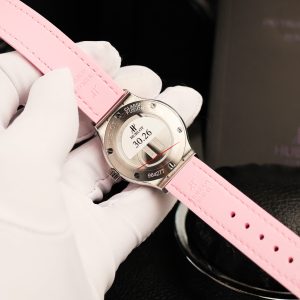 Đồng Hồ Hublot Nữ Đính Đá Mặt Xà Cừ Hồng Replica Cao Cấp 33mm (13)