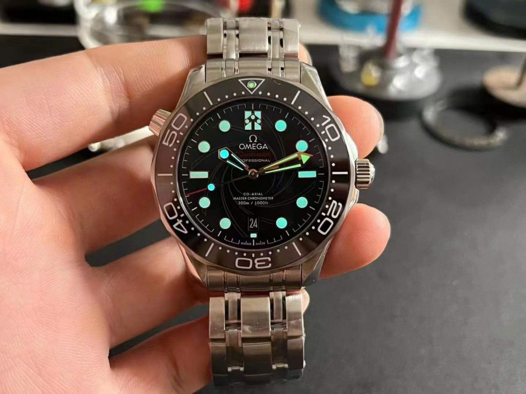 Đồng Hồ Omega Seamaster Diver 300M James Bond Rep Cao Cấp Nhất 42mm (10)