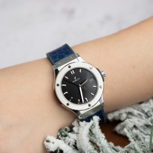 Đồng Hồ Hublot Classic Fusion Titanium Màu Xanh Dương Nữ Rep 11 Thuỵ Sỹ 33mm (5)