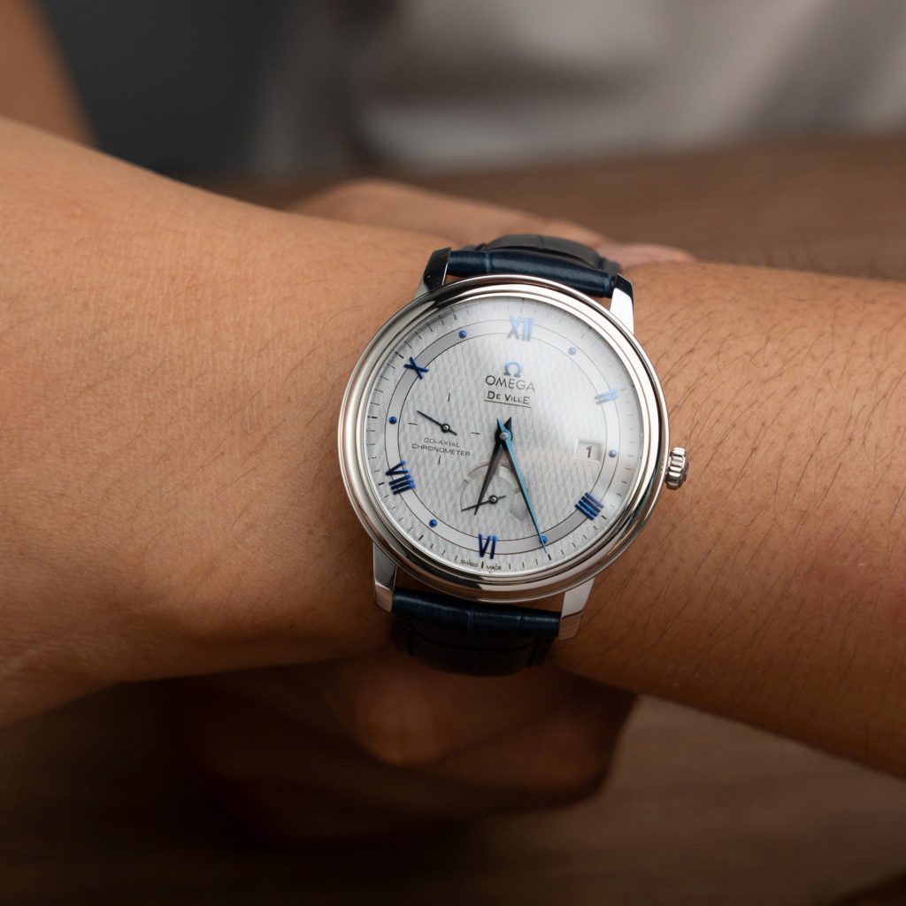 Đồng Hồ Omega De Ville Prestige Power Reserve Replica Dây Da Màu Xanh (9)