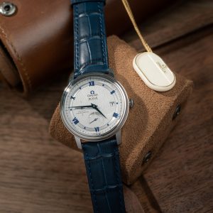 Đồng Hồ Omega De Ville Prestige Power Reserve Replica Dây Da Màu Xanh (9)