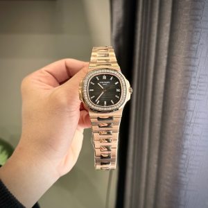 Đồng Hồ Patek Philippe Chế Tác Bọc Vàng Hồng Đính Moissanite Nautilus 5711 40mm (2)