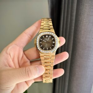 Đồng Hồ Patek Philippe Nautilus 5723 Chế Tác