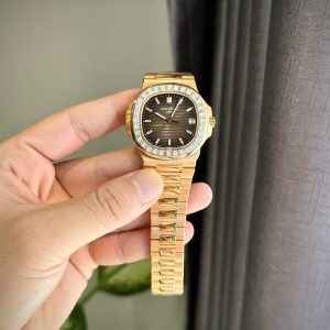 Đồng Hồ Patek Philippe Nautilus 5723 Chế Tác Bọc Vàng Đính Moissanite 40mm (2)