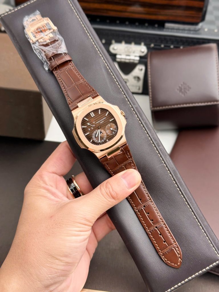 Đồng Hồ Patek Philippe Rep 11 Nautilus 5712 Mặt Số Nâu Dây Da GRF 40mm (1)