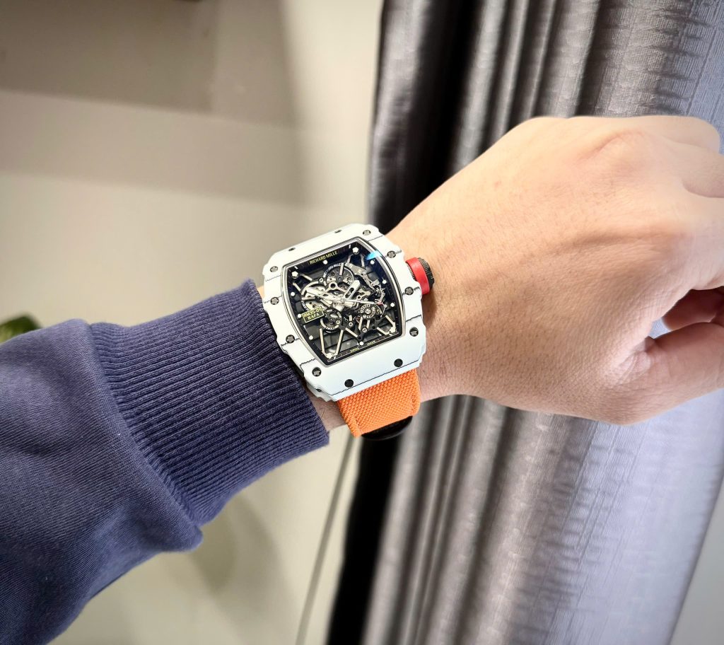 Đồng Hồ Richard Mille RM35-01 Vỏ Carbon Trắng Dây Vải Màu Cam Xưởng BBR (6)
