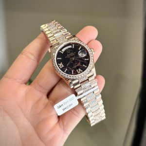 Đồng Hồ Rolex Day-Date 228235 Đính Đá Moissanite Hong Kong Mặt Số Eisenkiesel 40mm
