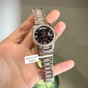 Đồng Hồ Rolex Day-Date 228235 Đính Đá Moissanite Hong Kong Mặt Số Eisenkiesel 40mm