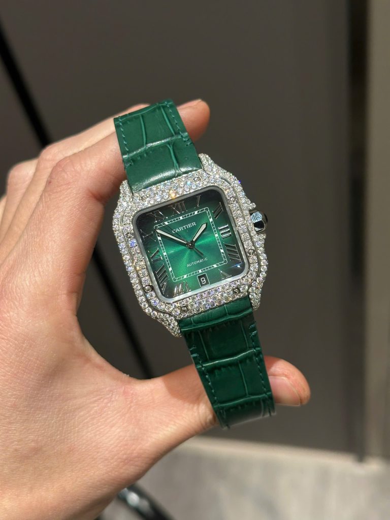 Đồng Hồ Cartier Santos Chế Tác Đá Moissanite Dây Da Màu Xanh Lá BVF (8)