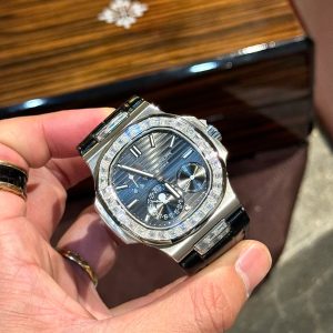 Đồng Hồ Patek Philippe Chế Tác Đá Moissanite Nautilus 5724G Mặt Xám 40mm (1)