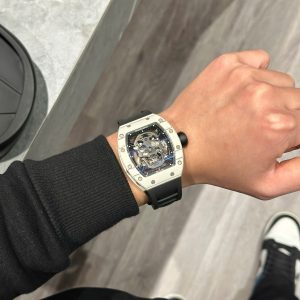 Đồng Hồ Richard Mille RM052 Đầu Lâu Chế Tác Vỏ Carbon Trăng Dây Cao Su (7)