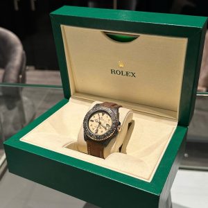 Đồng Hồ Rolex Chế Tác GMT Carbon DIW Yellow Roman Dial Cao Cấp Nhất 40mm (1)
