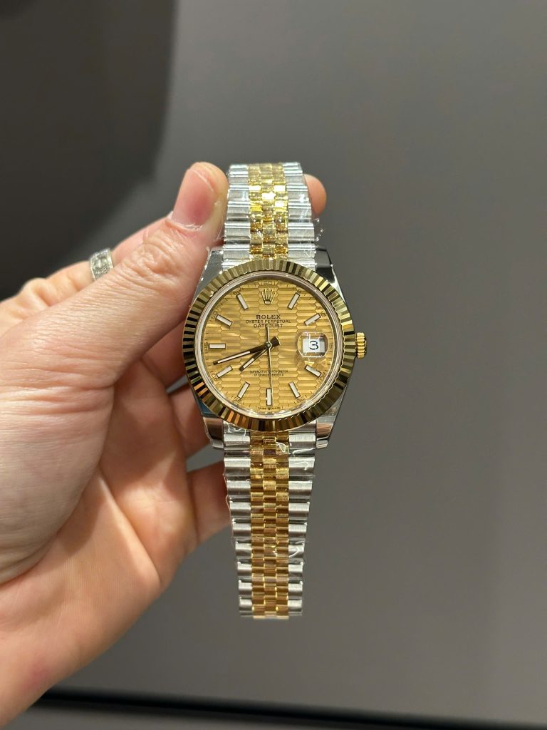 Đồng Hồ Rolex DateJust 126331 Mặt Số Vàng Gấp Nếp Replica Cao Cấp Nhất 41mm (2)