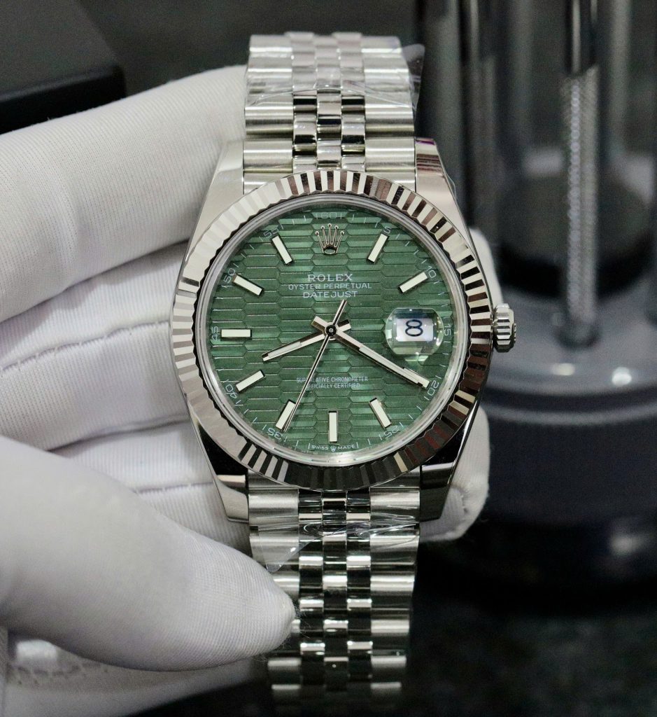 Đồng Hồ Rolex DateJust 126334 Fake Máy Thụy Sỹ Mặt Xanh Lá Gấp Nếp 41mm (1)