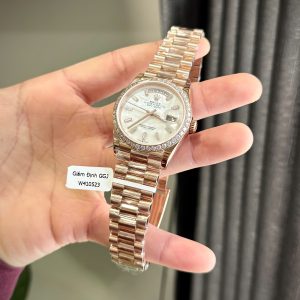 Đồng Hồ Rolex Day-Date Chế Tác Đá Moissanite Bọc Vàng Hồng Mặt Xà Cừ Tự Nhiên 36mm (6)
