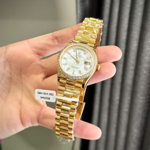 Đồng Hồ Rolex Day-Date Chế Tác Đá Moissanite Bọc Vàng Thật Mặt Xà Cừ Tự Nhiên 36mm (8)