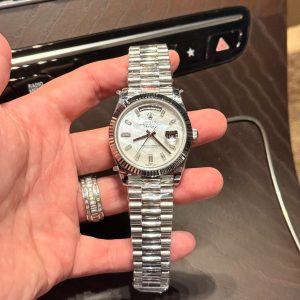 Đồng Hồ Rolex Day-Date Mặt Xà Cừ Tự Nhiên Đính Moissanite Nhà Máy GM 40mm (1)
