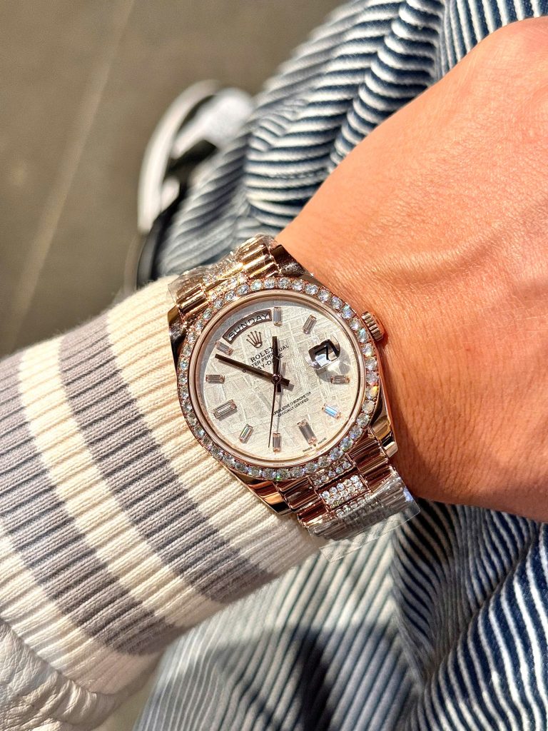 Đồng Hồ Rolex Day-Date Phủ Vàng 18K Độ Mặt Thiên Thạch Đính Moissanite 40mm (1)