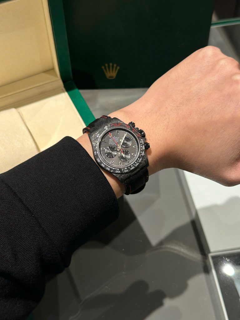 Đồng Hồ Rolex Daytona DIW Carbon Black Red Replica Cao Cấp Nhất 40mm (1)