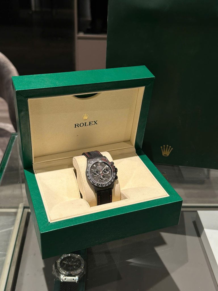 Đồng Hồ Rolex Daytona DIW Carbon Black Red Replica Cao Cấp Nhất 40mm (1)