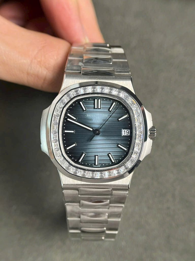 Đồng Hồ Patek Philippe Nautilus 5723 Replica Cao Cấp Nhất Mặt Xanh 40mm (5)