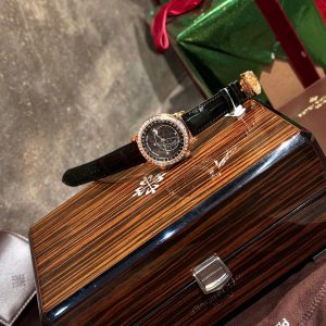 Đồng Hồ Patek Philippe Phủ Vàng 18K Đính Moissanite Complications 6104R 44mm (8)