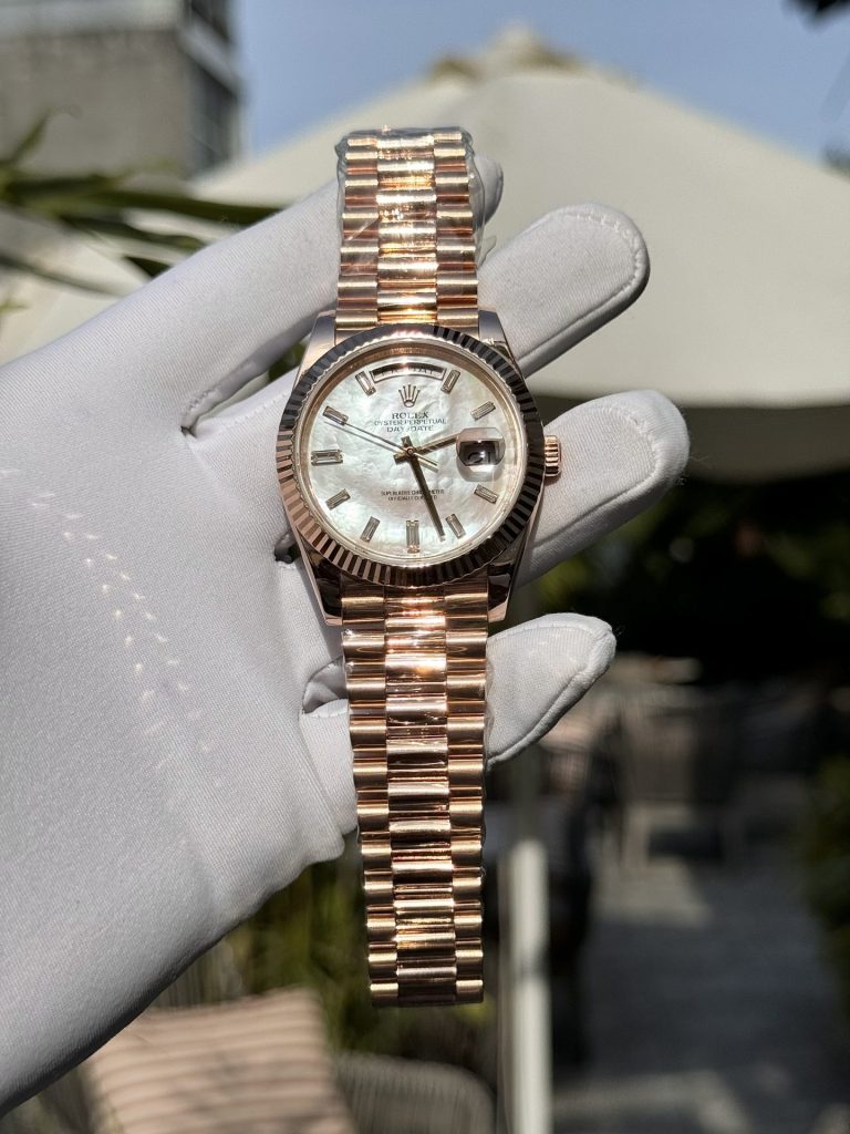 Đồng Hồ Rolex Chế Tác Mặt Xà Cừ Tự Nhiên Cọc Số Moissanite Phủ Vàng 18K GM Factory 40mm (8)