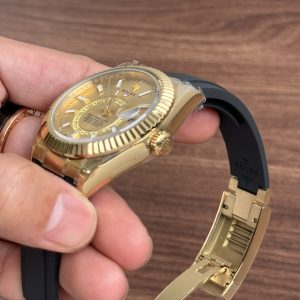 Đồng Hồ Rolex Nam Rep 1:1 Mặt Vàng Sky Dweller Dây Cao Su Màu Đen 42mm (6)