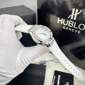 Đồng Hồ Hublot Nữ Dây Cao Su Màu Trắng Đính Đá Máy Cơ Nhật Miyota 8215 33mm (1)