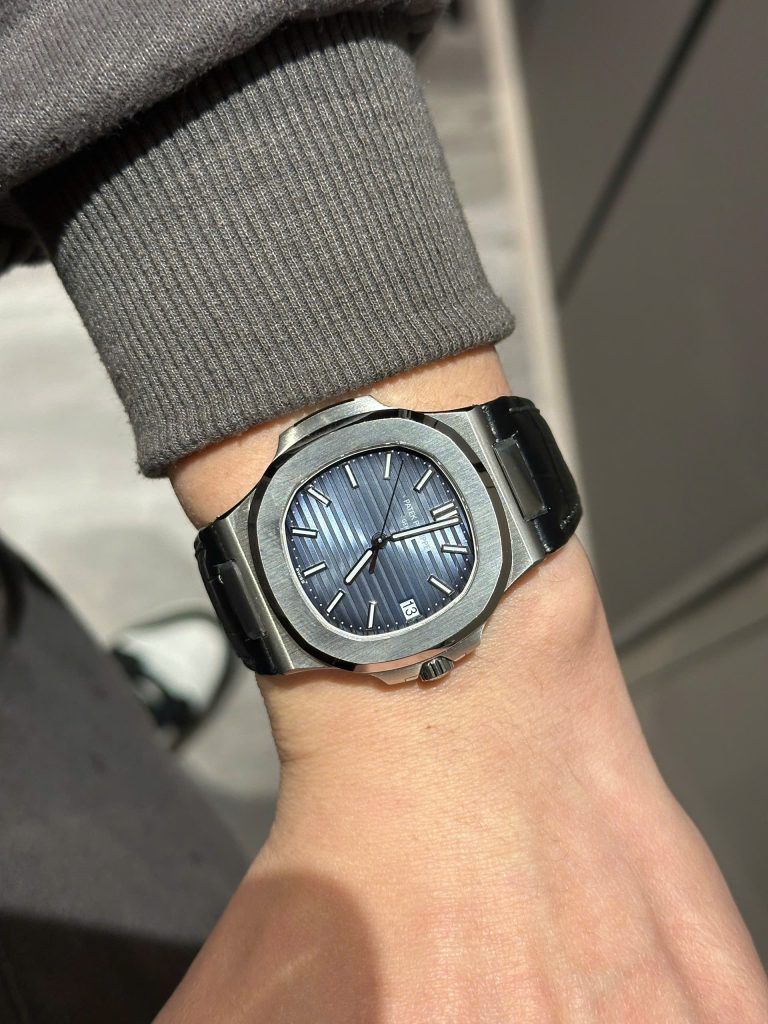 Đồng Hồ Patek Philippe Nautilus 5711 Mặt Xanh Blue Replica Xưởng 3K 40mm (3)