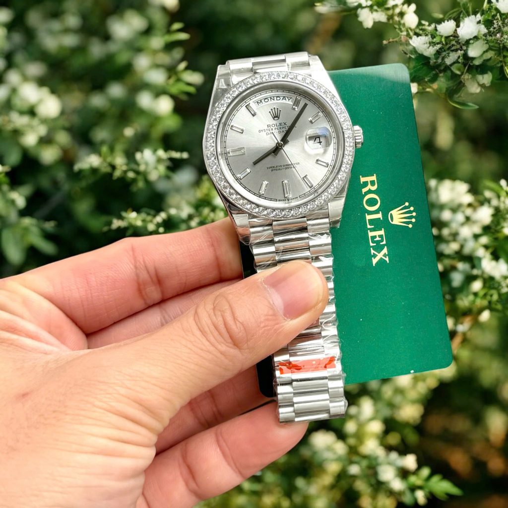 Đồng Hồ Rolex Fake Cao Cấp Day-Date 228236 Mặt Đanh Lá Đính Đá 40mm (1)