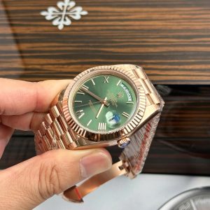 Đồng Hồ Rolex Fake Cao Cấp Day-Date 228238 Mặt Xanh Olive 40mm (1)