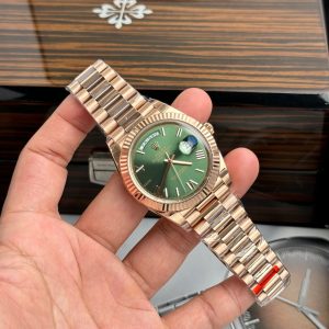 Đồng Hồ Rolex Fake Cao Cấp Day-Date 228238 Mặt Xanh Olive 40mm (1)