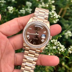Đồng Hồ Rolex Fake Day-Date 228238 Đính Đá Mặt Chocolate 40mm (1)