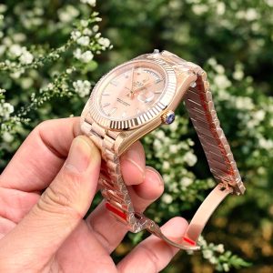 Đồng Hồ Rolex Fake Thuỵ Sỹ Day-Date 228238 Mặt Số Hồng 40mm (1)