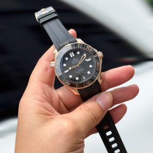 Đồng Hồ Omega Replica 1 1 Seamaster Diver 300M Vàng Hồng Dây Cao Su Xưởng VS 42mm (6)