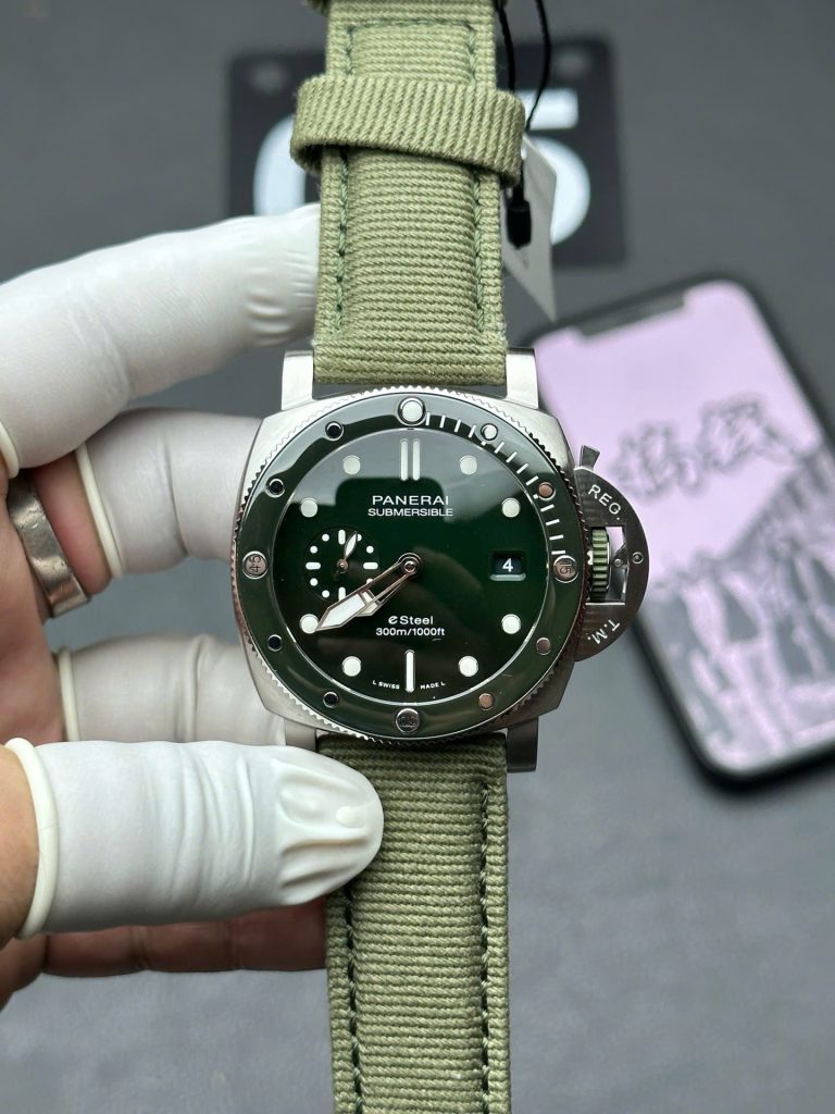 Dong Ho Panerai Submersible Esteel™ Verde Smeraldo Replica 11 Mau Xanh La Xuong VS 44mm 5