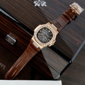 Đồng Hồ Patek Philippe Replica 1 1 Nautilus 5724 Đính Đá Dây Da Nhà Máy PPF 40mm (10)