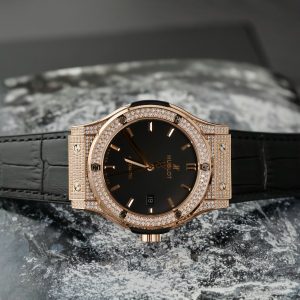 Đồng Hồ Hublot Nam Rep 11 Đính Đá Màu Đen Classic Fusion King Gold Xưởng HB 42mm