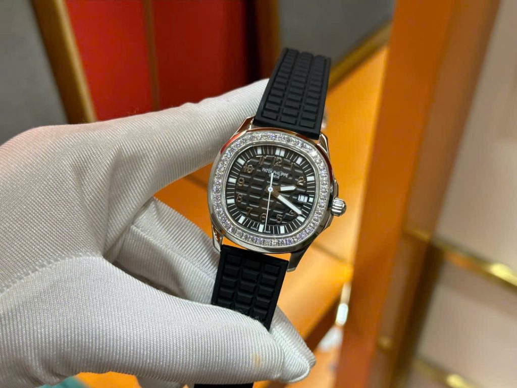 Đồng Hồ Patek Philippe Nữ Đính Đá Màu Đen Aquanaut 5067 Dây Cao Su Nhà Máy PPF 35,6mm (2)