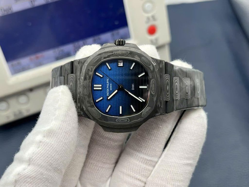 Đồng Hồ Patek Philippe Rep 11 Natilus 5711 DIW Carbon Màu Đen Mặt Xanh Siêu Nhẹ 40mm (1)