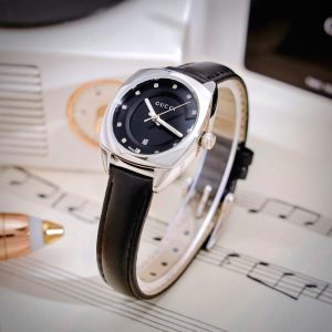 Dong Ho Gucci GG2570 Diamond Super Fake Cao Cap Day Da Mau Den May Pin 29mm 3