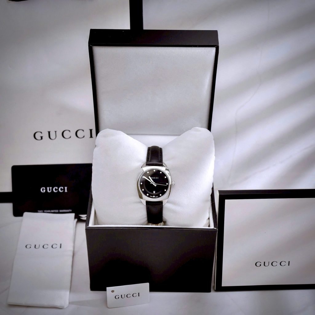 Dong Ho Gucci GG2570 Diamond Super Fake Cao Cap Day Da Mau Den May Pin 29mm 5