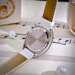 Dong Ho Gucci GG2570 Diamond Super Fake Cao Cap Day Da Mau Trang May Pin 1