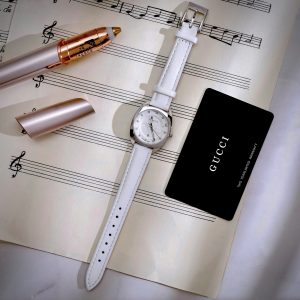 Đồng Hồ Gucci GG2570 Diamond Super Fake Cao Cấp Dây Da Màu Trắng Máy Pin (5)