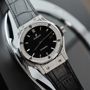 Đồng Hồ Hublot Chế Tác Classic Fusion Titanium Màu Đen Đính Full Đá 42mm (11)